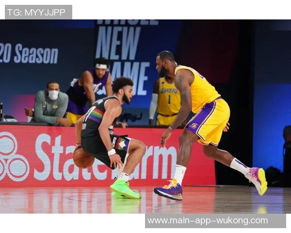 布劳恩展现排球技巧接穆雷长传双手垫球成功完成空接 布劳恩展现排球技巧接穆雷长传双手垫球成功完成空接