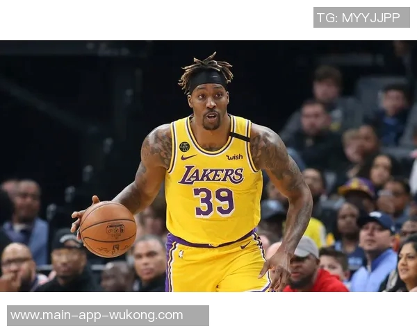 霍华德晒与佩林卡合照及39号球衣照为湖人加油展现归队决心