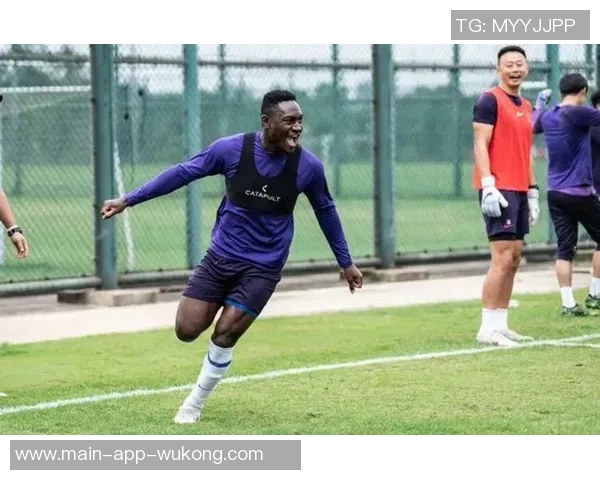 哈珀全力以赴砍下13分目标直指拉斯维加斯的胜利之路